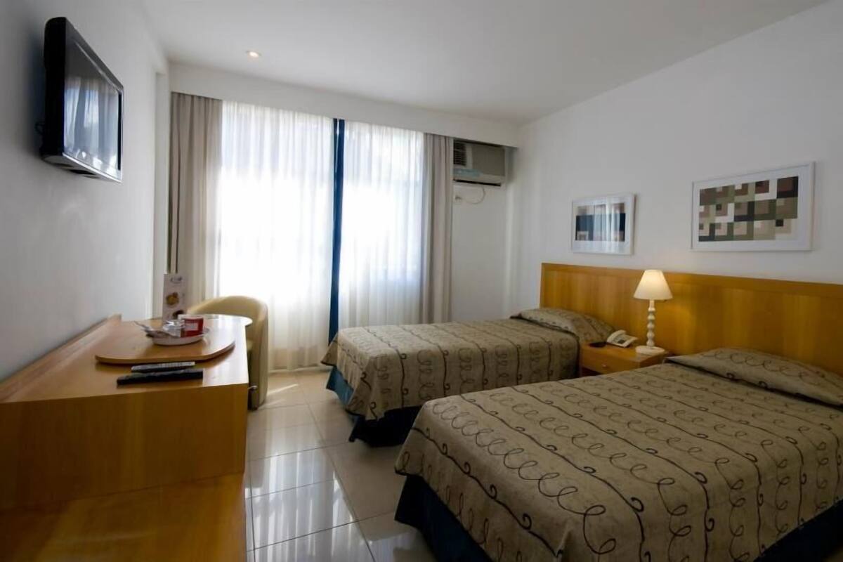 Hochwertige Bettwaren, Minibar, Zimmersafe, Schreibtisch