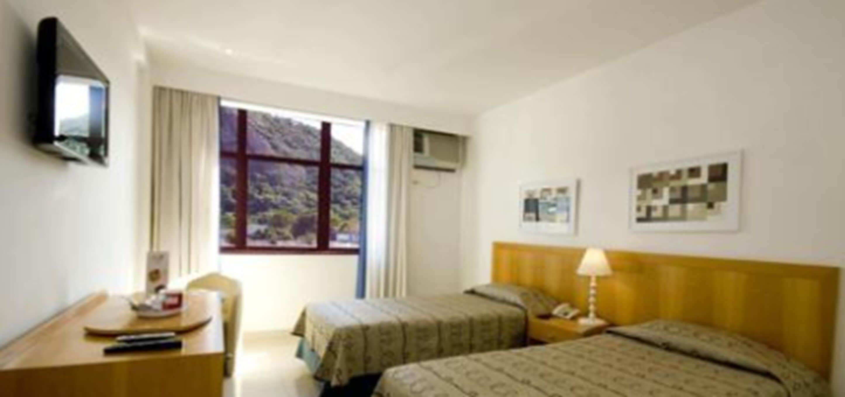 single room | premium bedding, minibar, in-room safe, desk