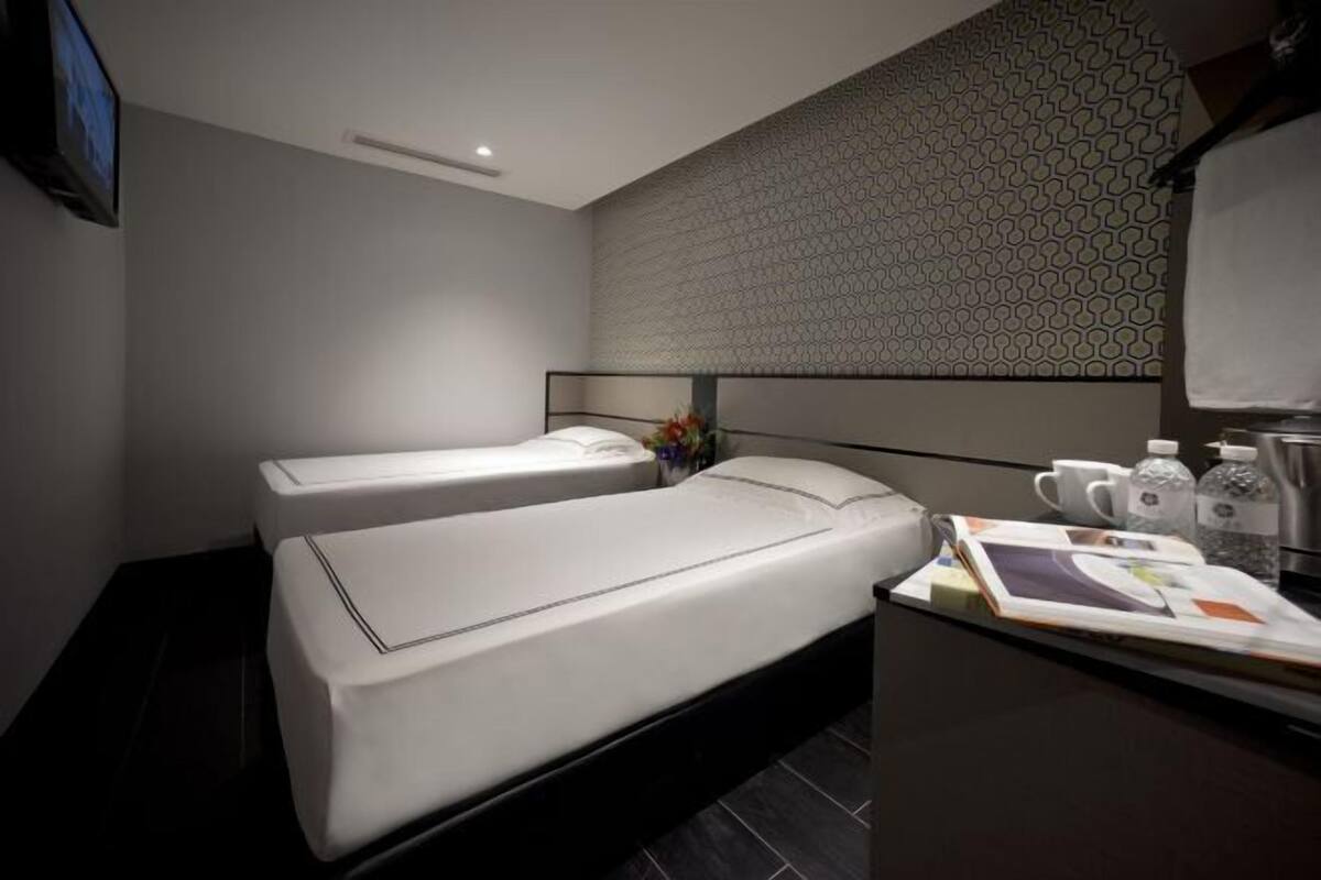 Coffres-forts dans les chambres, bureau, rideaux occultants