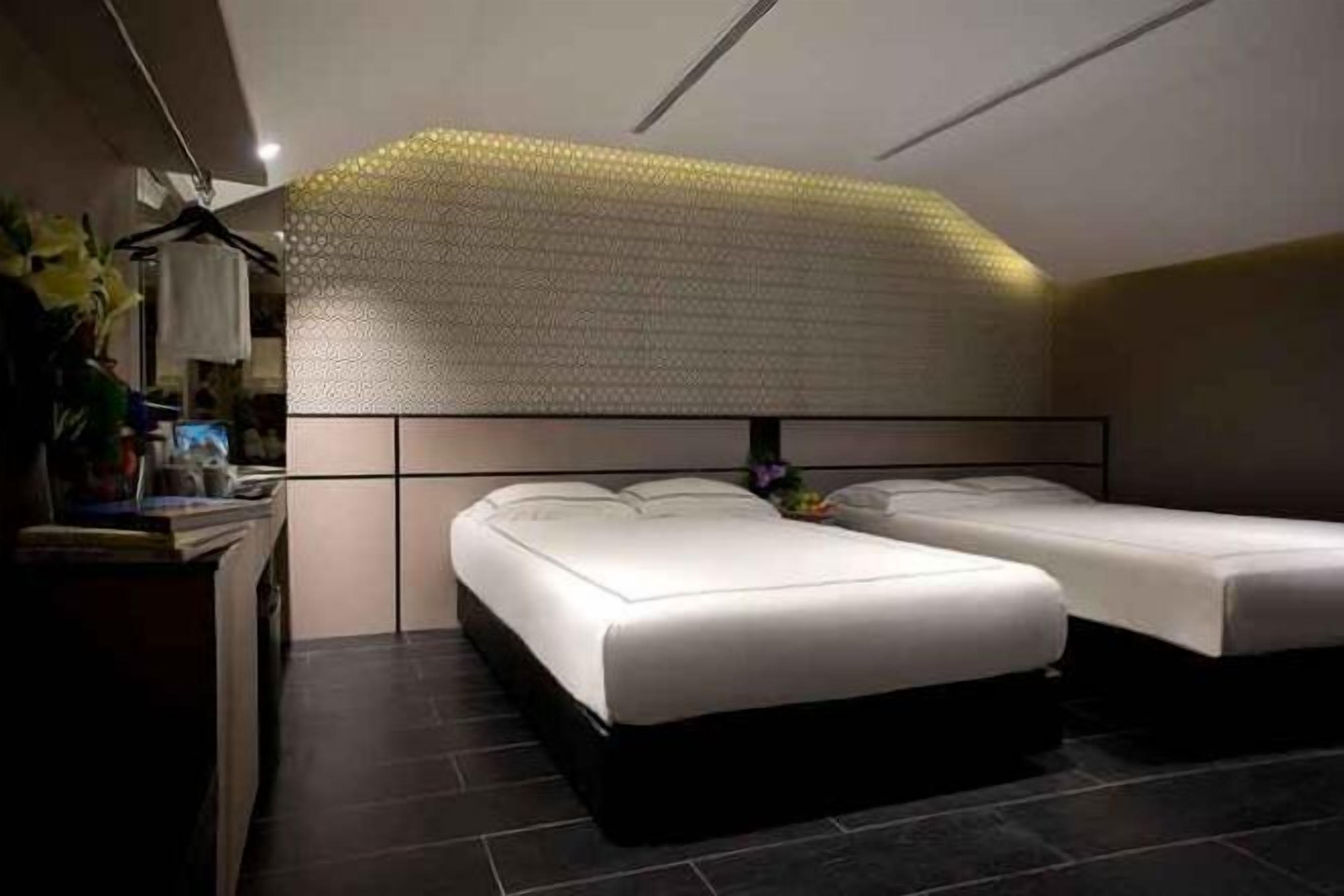 Caja de seguridad en la habitación, escritorio y cortinas blackout 