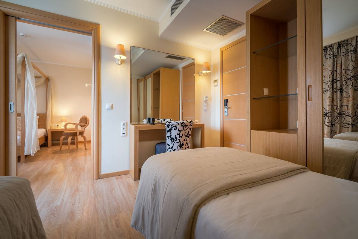 family suite | 1 bedroom, pillow-top beds, minibar, soundproofing