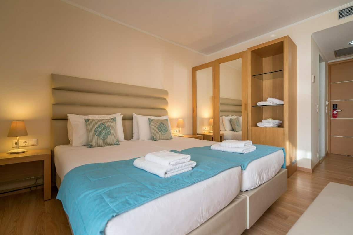 Surmatelas, minibar, chambres insonorisées, fer et planche à repasser