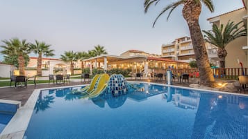 2 outdoor pools, open 10:00 AM to 7:00 PM, pool umbrellas, pool loungers