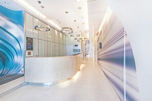 Free WiFi, bed sheets - Hotel 81 Elegance (Singapore)