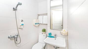 Shower, free toiletries, hair dryer, towels
