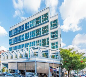 Free WiFi, bed sheets - Hotel 81 Elegance (Singapore)