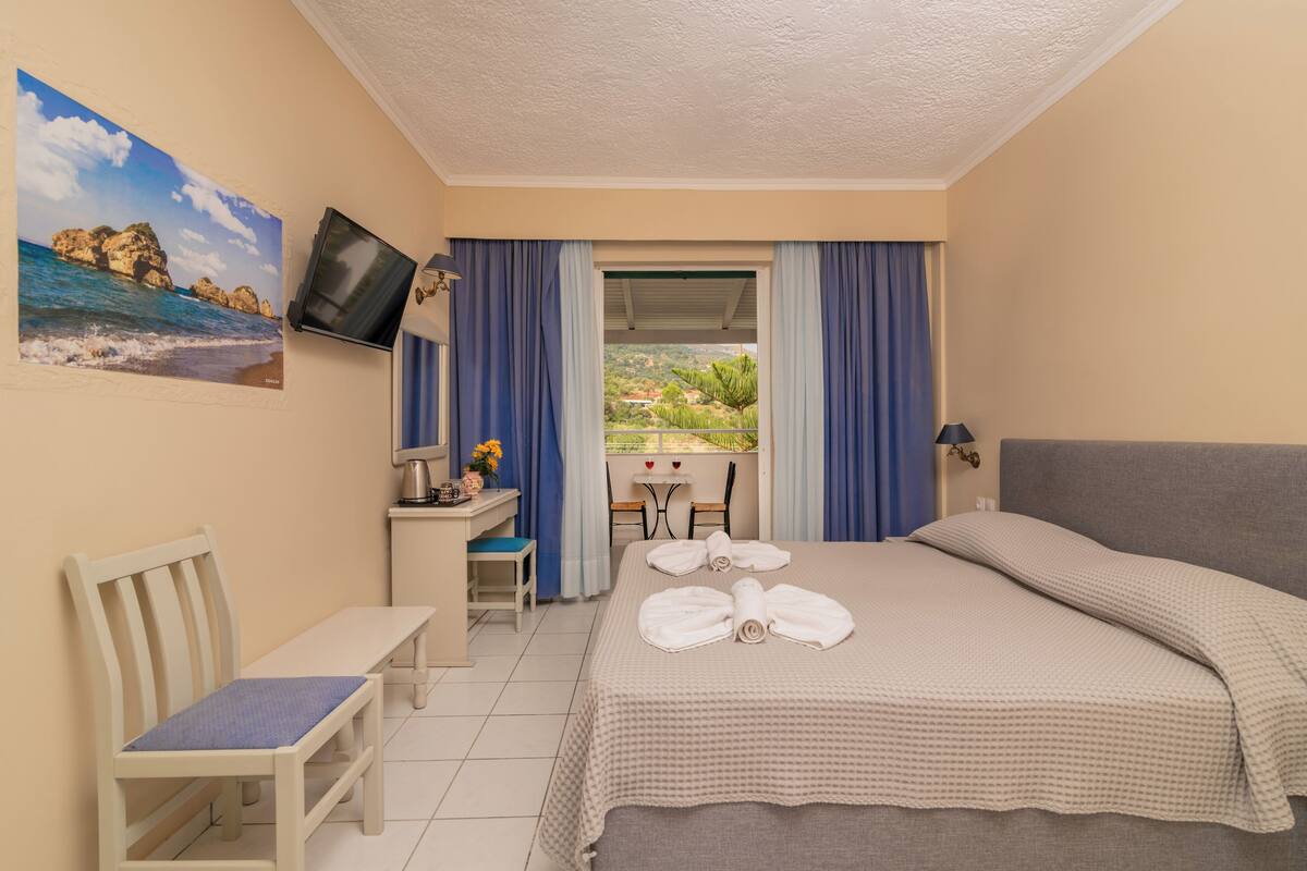 Minibar, soundproofing, free WiFi, bed sheets