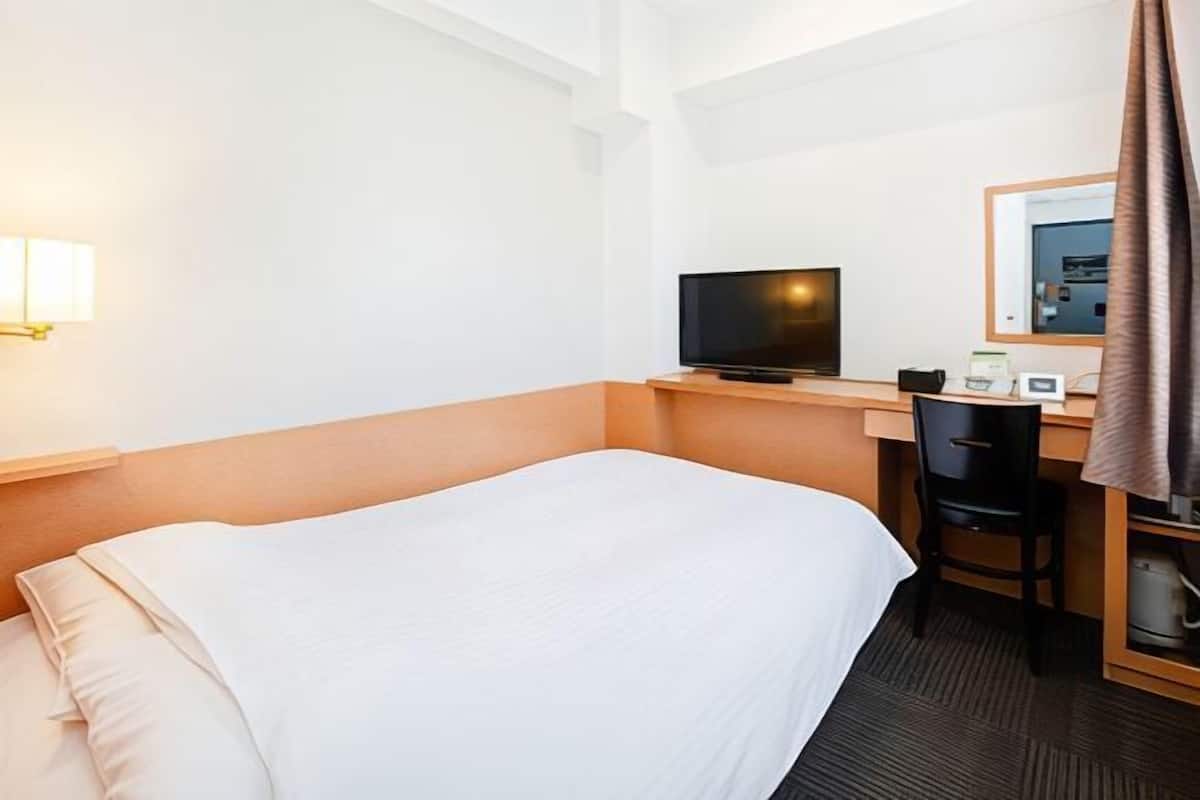 Down duvets, desk, blackout curtains, free WiFi