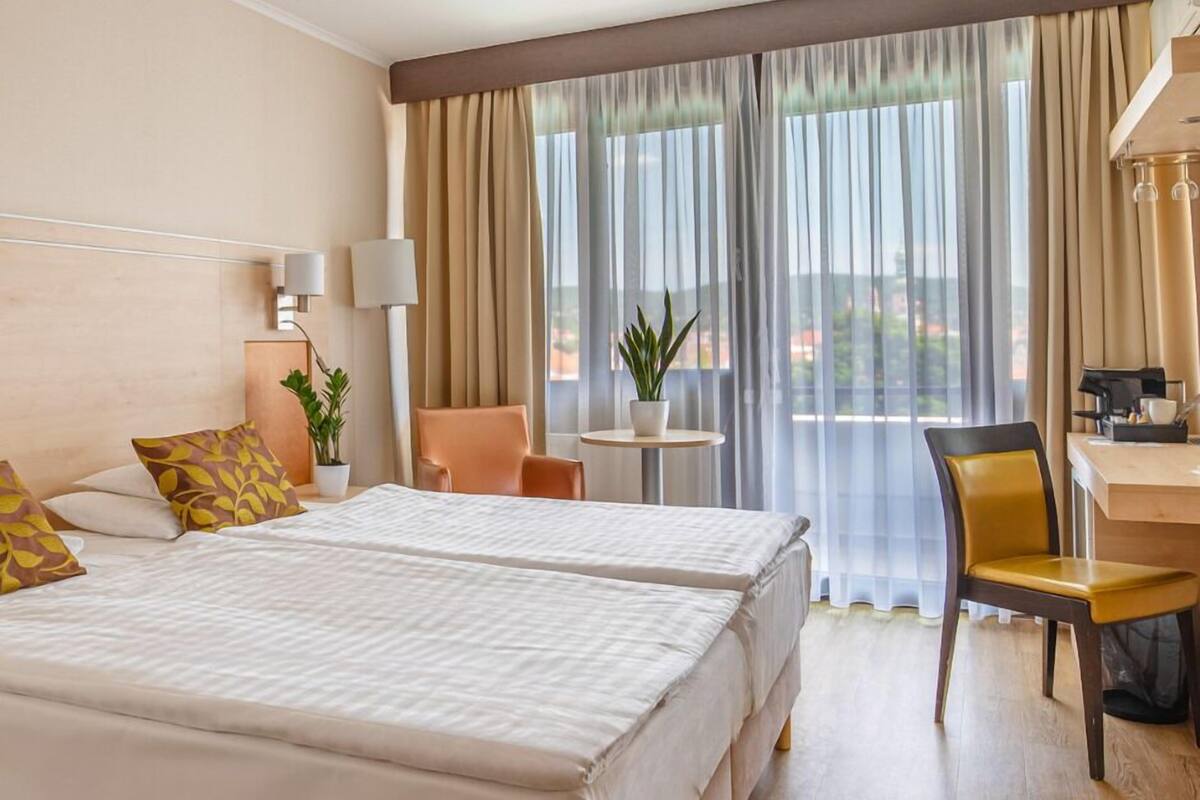 1 phòng ngủ, minibar, két bảo mật tại phòng, bàn