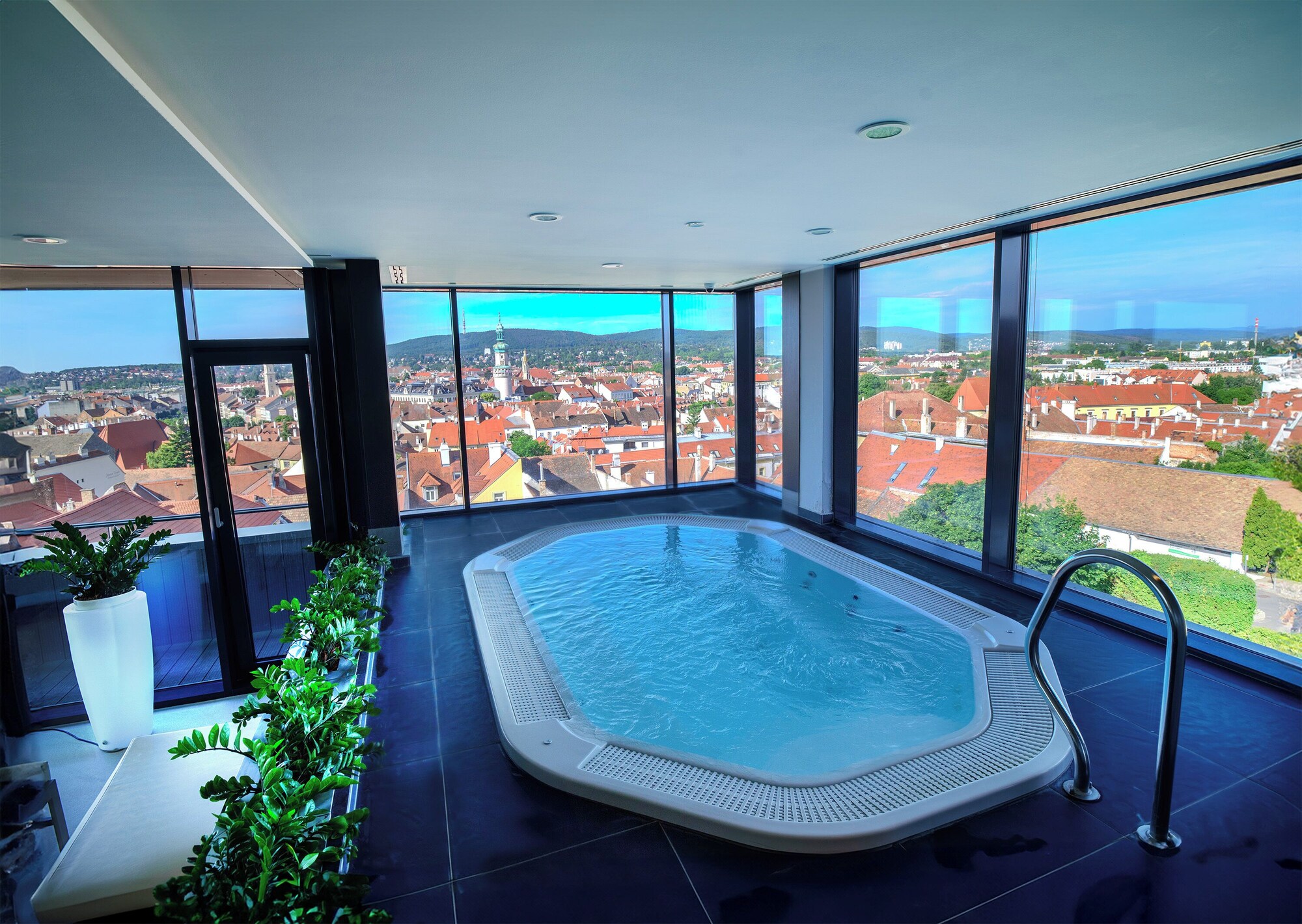 4 Star Hotels