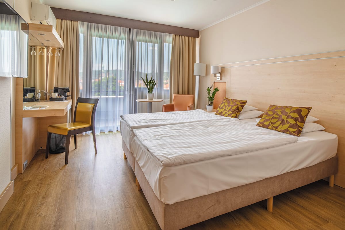Deluxe Double Room, Balcony, City View | 1 bedroom, minibar, in-room safe, desk