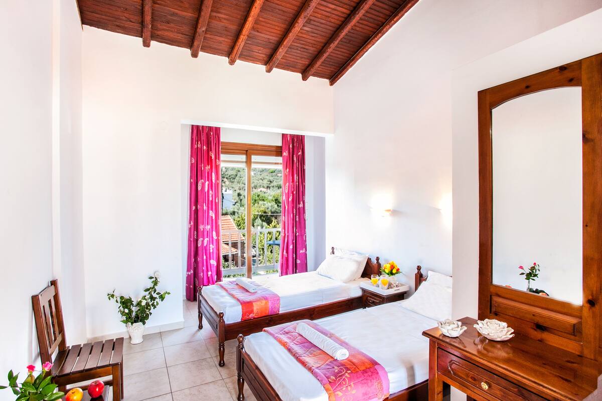 Classic Double Room, Garden View | Minibar, in-room safe, blackout drapes, iron/ironing board (on request)
