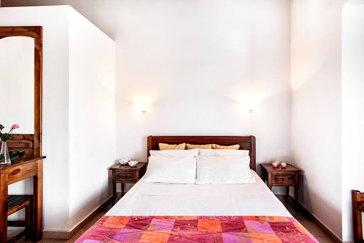 Classic Single Room, Garden View | Minibar, in-room safe, blackout drapes, iron/ironing board (on request)