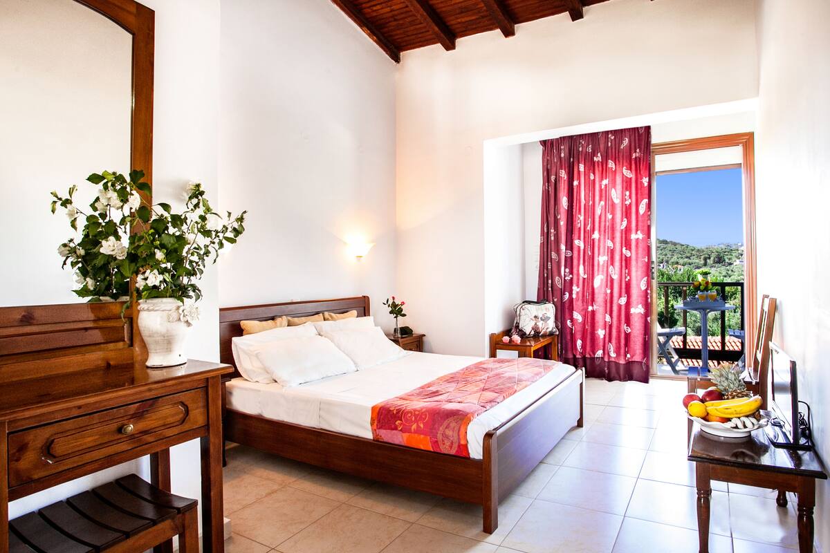 Classic Double Room, Sea View | Minibar, in-room safe, blackout drapes, iron/ironing board (on request)