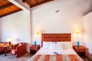 Chambre Familiale, vue piscine (Superior)