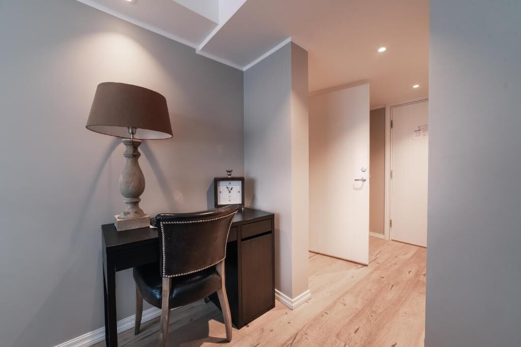 standard double room | 3 bedrooms, pillow-top beds, desk