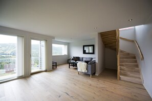 Suite, 4 Bedrooms (B) (Linen and towels not included) | Living area | Flat-screen TV - Ustedalen Hotell Geilo (Hol)