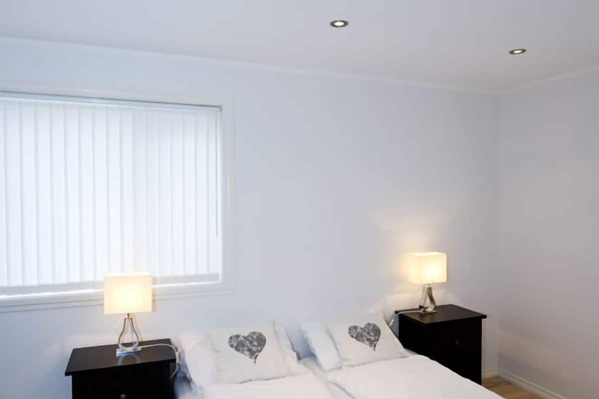 Suite, 2 habitaciones (B) | 3 habitaciones, camas con pillow-top y escritorio