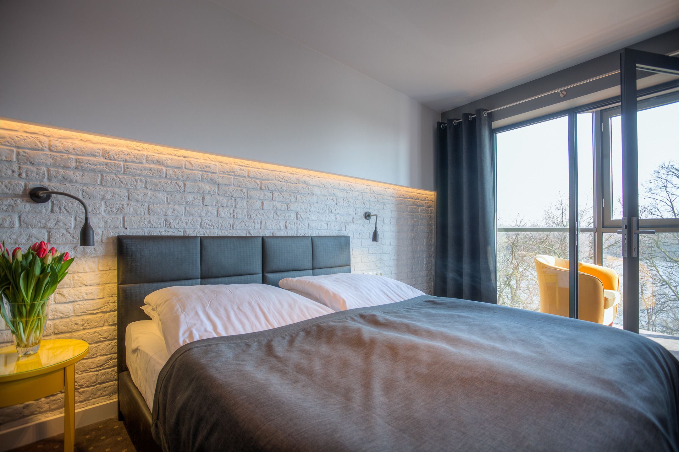 Quarto casal luxo, vista para o rio | Cofres nos quartos, escrivaninha, ferros/tábuas de passar roupa