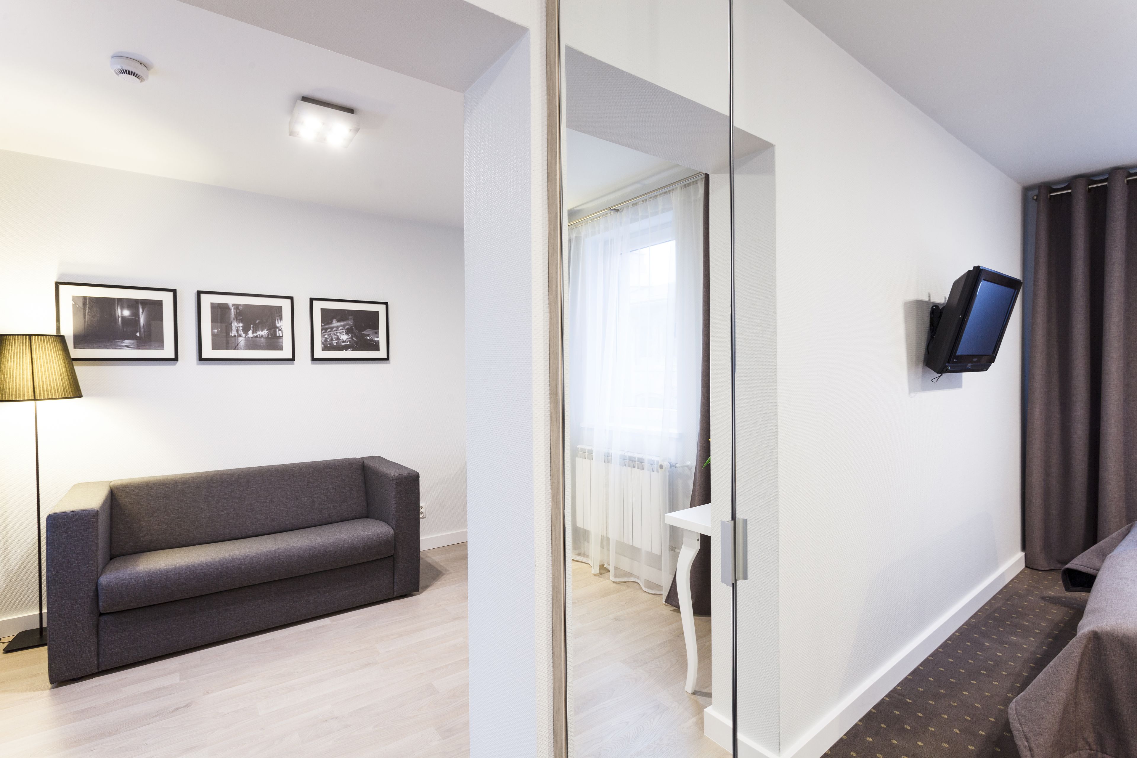 deluxe apartment (family) | in-room safe, desk, iron/ironing board, cots/infant beds