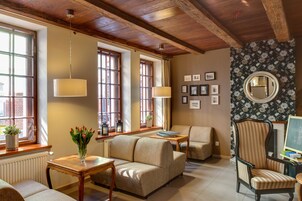 Área de estar no saguão