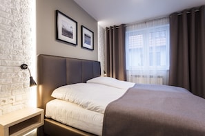 Deluxe Apartment (Family) | In-room safe, desk, iron/ironing board, cribs/infant beds
