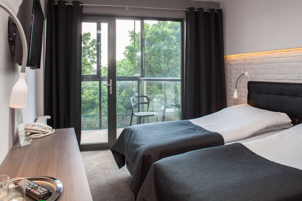 deluxe double room, river view | in-room safe, desk, iron/ironing board, cots/infant beds