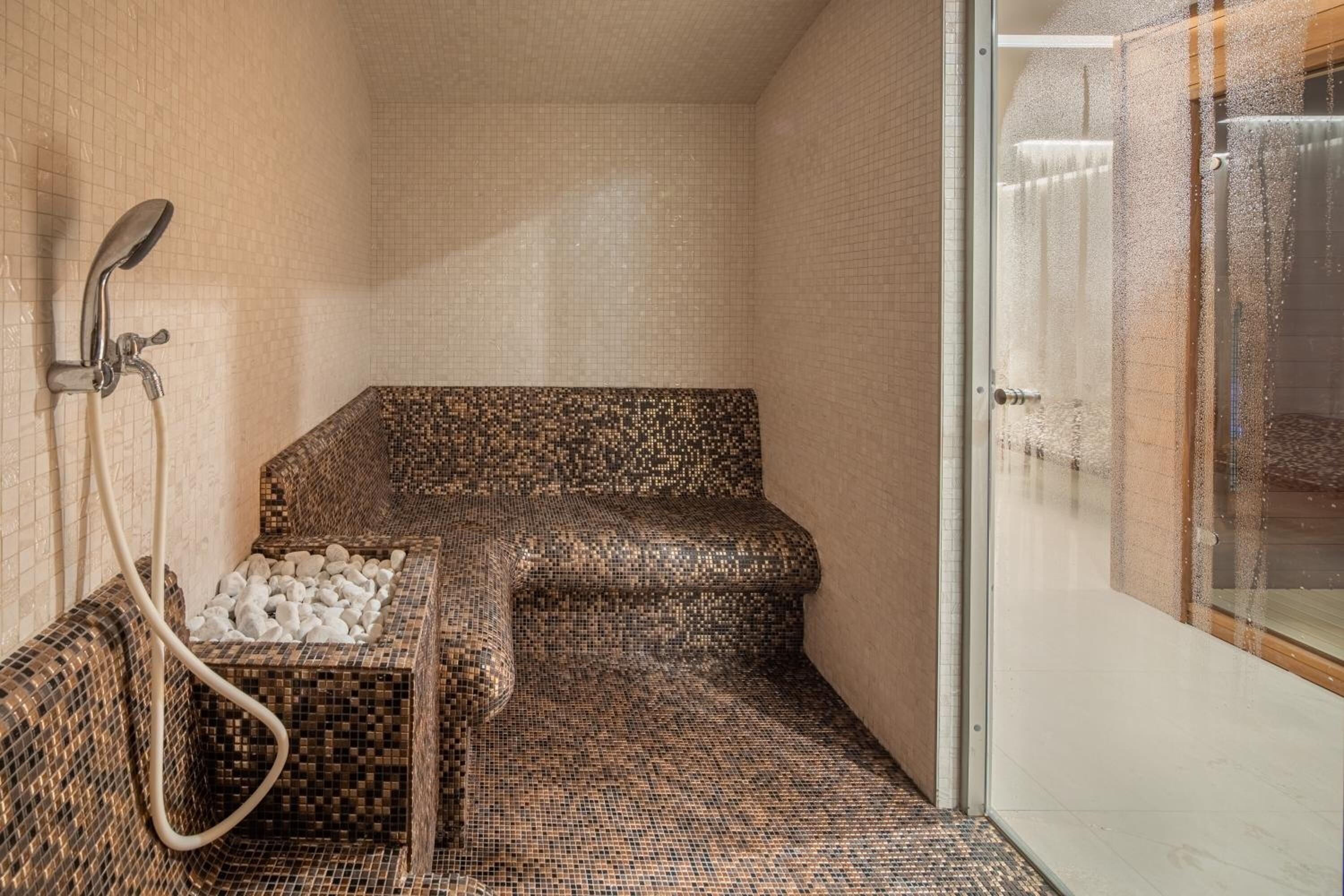 Sauna, hot tub, steam room, aromatherapy, hot stone massages