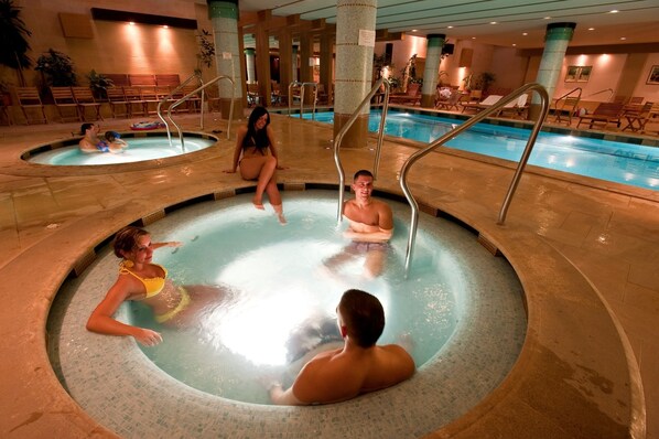 Indoor pool, outdoor pool - Hotel Fagus (Sopron)