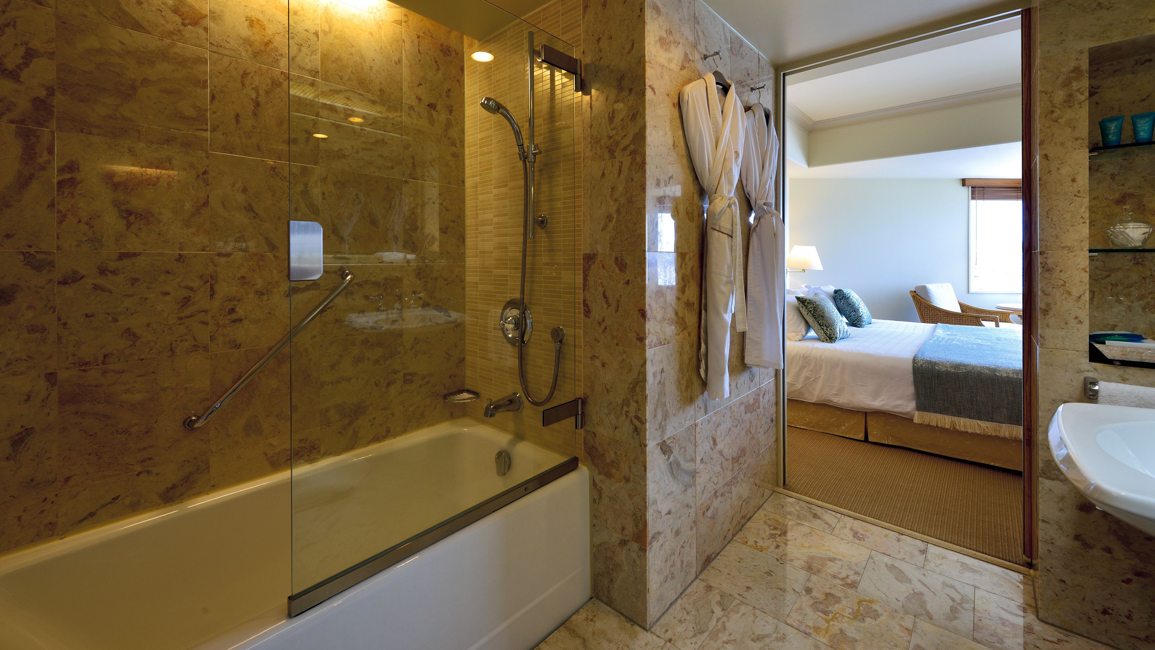 1 bedroom, in-room safe, desk, free wifi