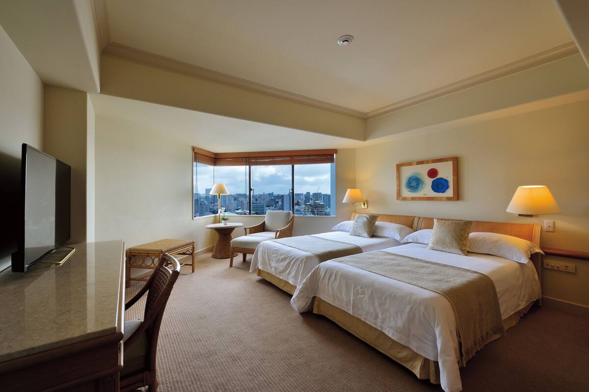 Chambre Deluxe avec lits jumeaux, non-fumeur | Coffre-fort, bureau, accès au Wi-Fi (inclus), literie fournie