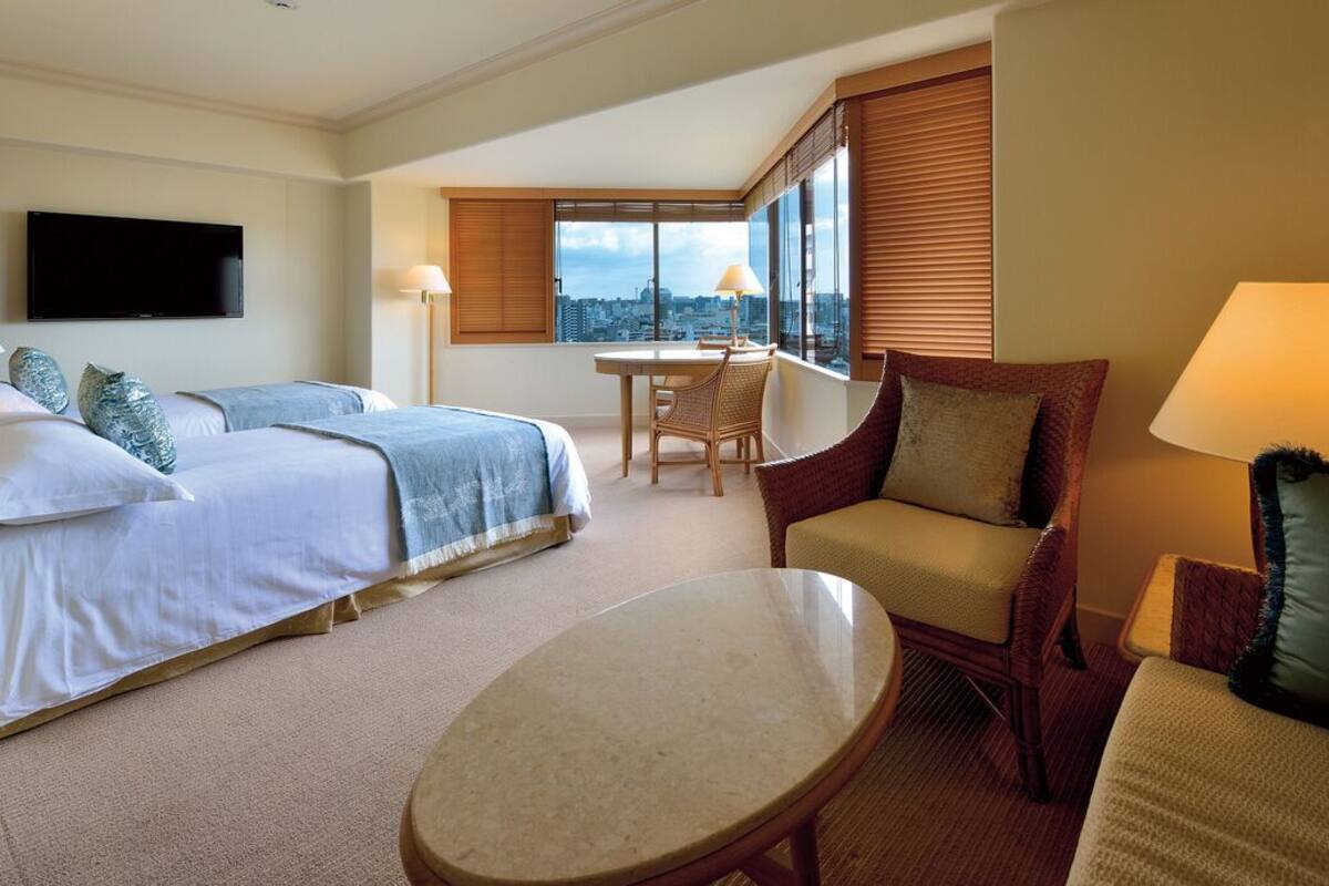 In-room safe, desk, WiFi (free), bed sheets