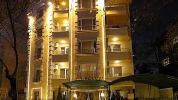 Fassade der Unterkunft â Abend/Nacht