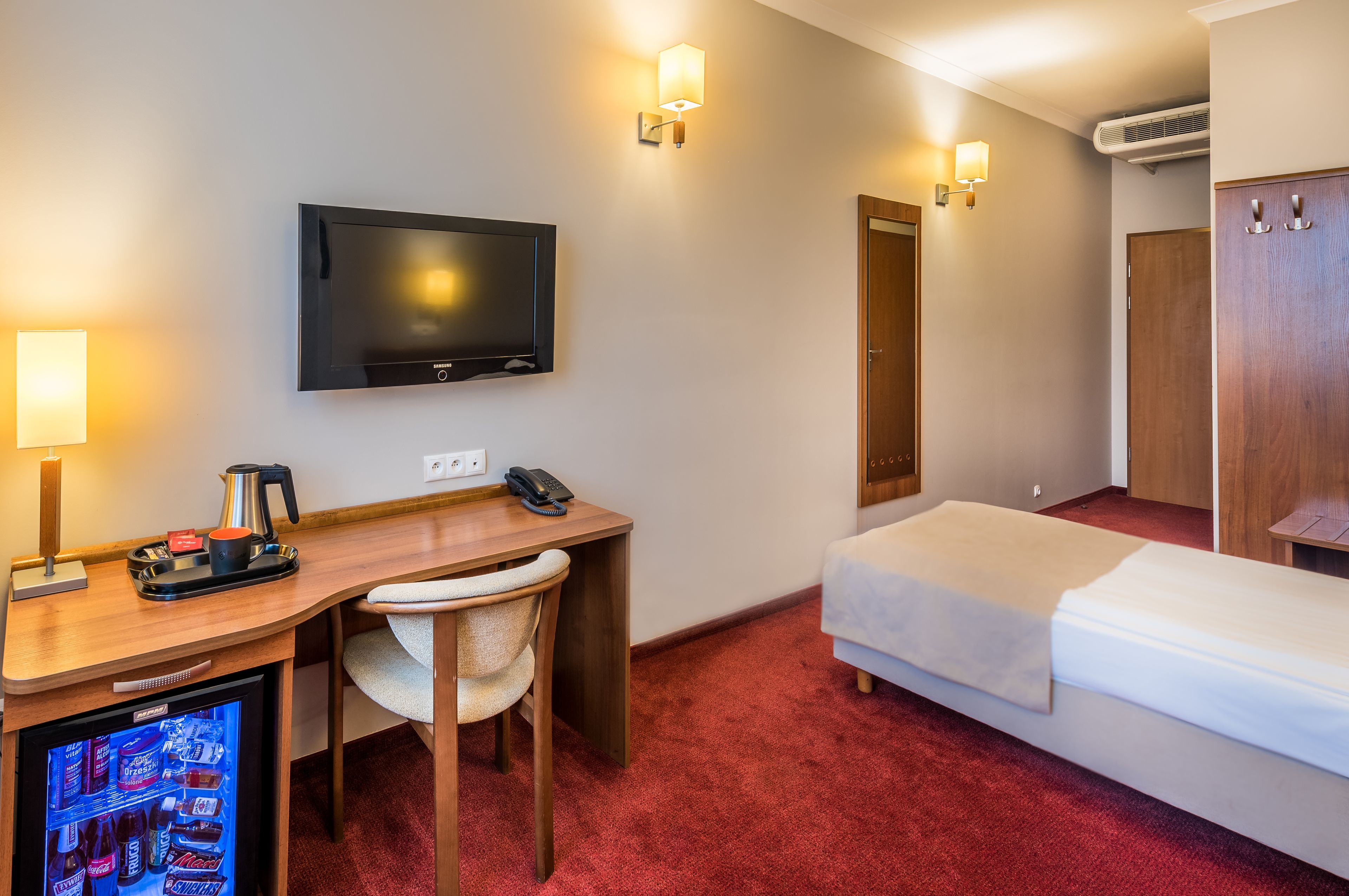 1 bedroom, premium bedding, in-room safe, desk