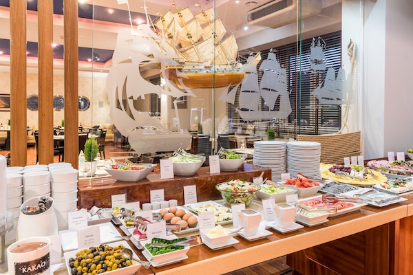 Daily buffet breakfast for a fee