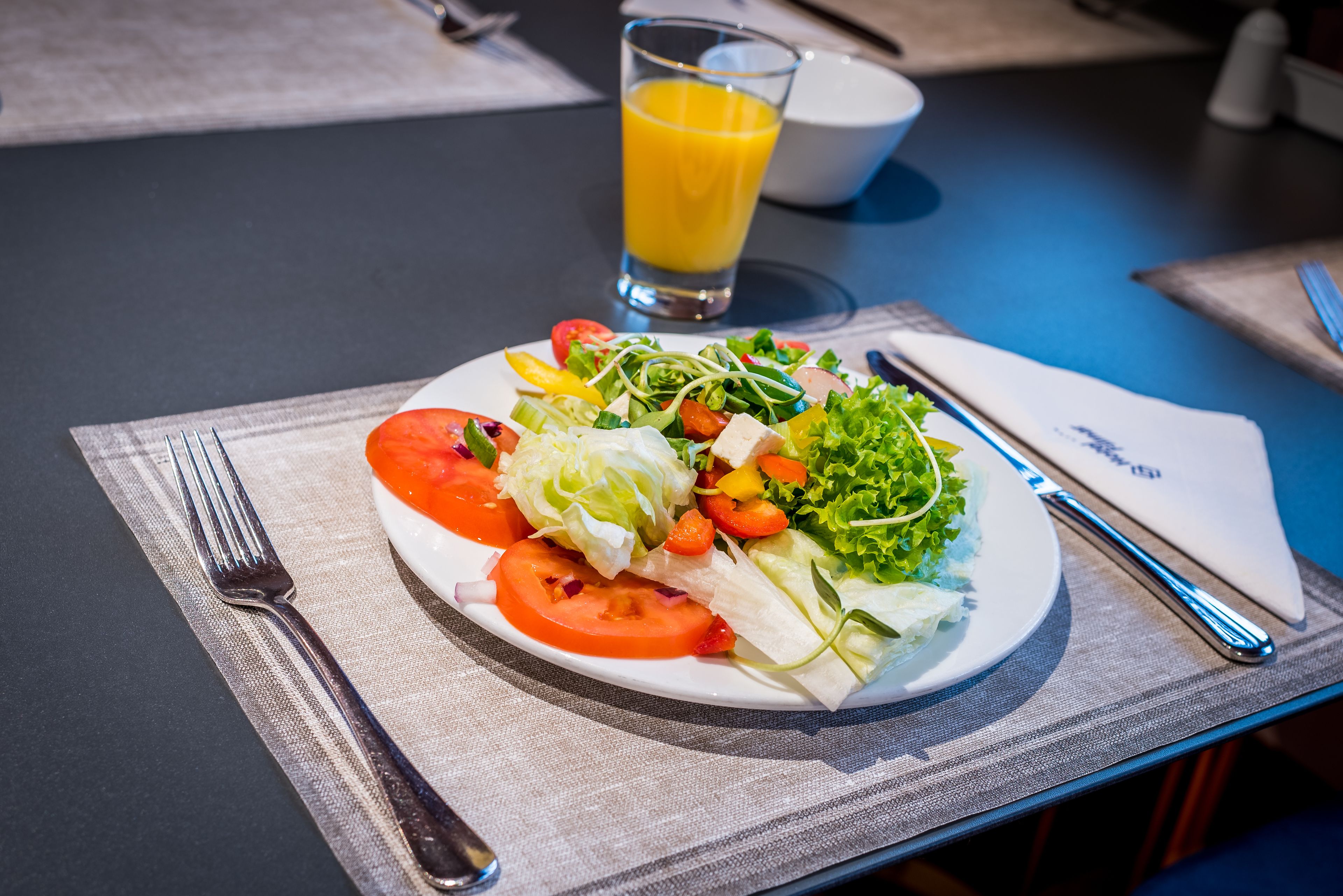 daily buffet breakfast (pln 54 per person)