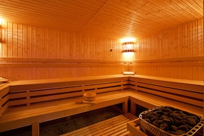 Sauna, Whirlpool, Körperbehandlungen, Aromatherapie, Körperpeelings