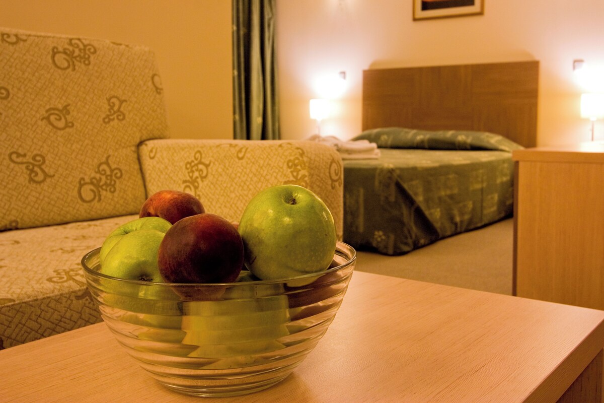 In-room safe, desk, soundproofing, WiFi (free)