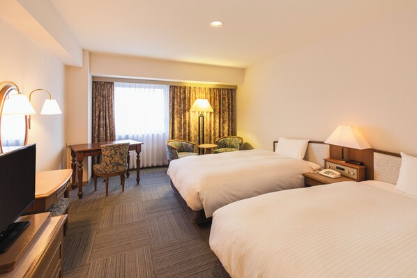 Escritorio, wifi gratis y ropa de cama 