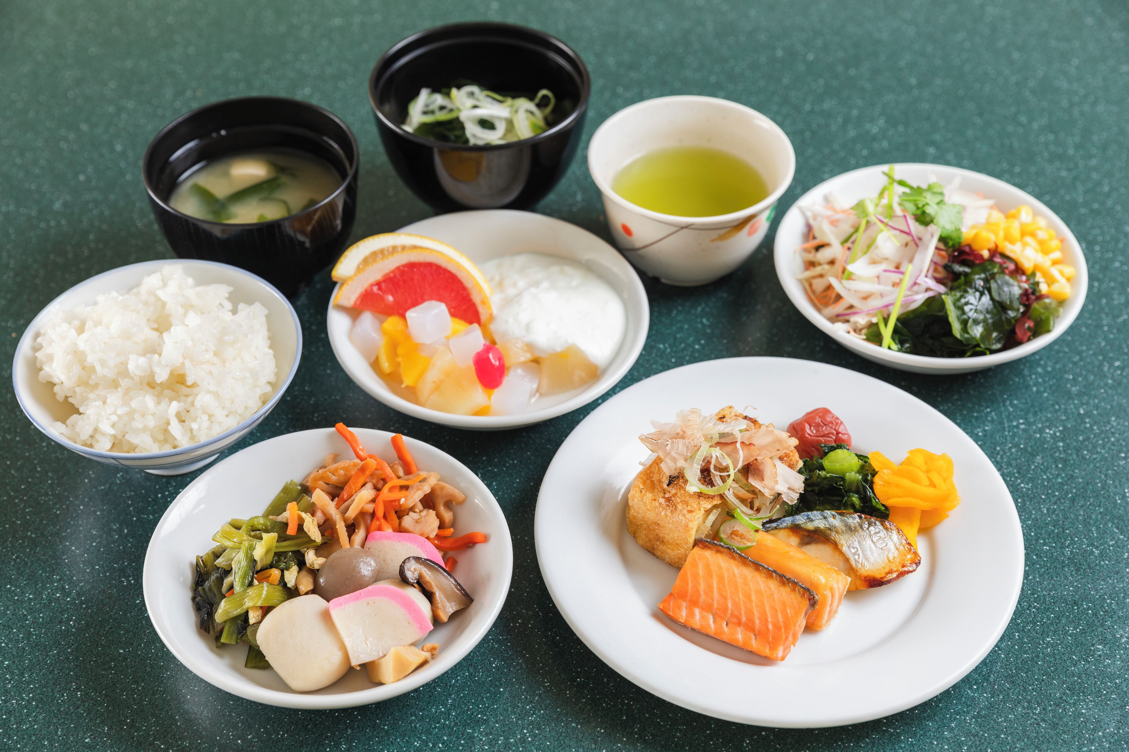 daily buffet breakfast (jpy 1800 per person)