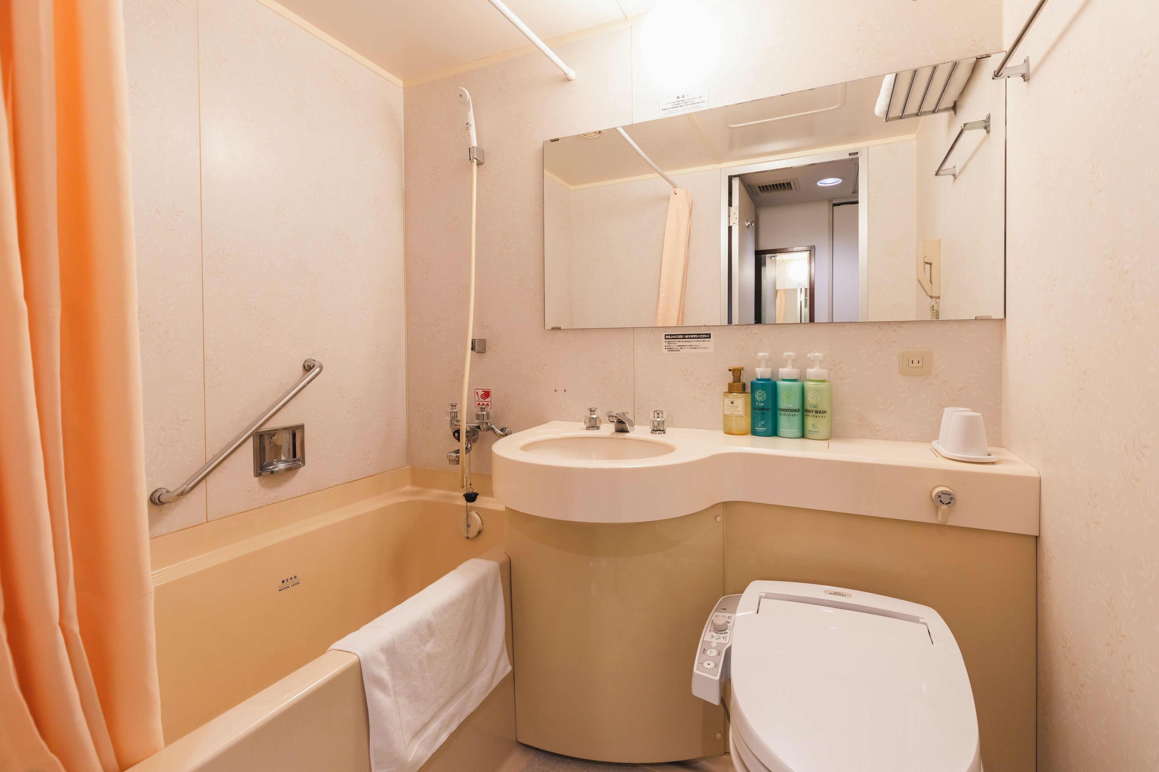 combined shower/bathtub, free toiletries, hair dryer, slippers