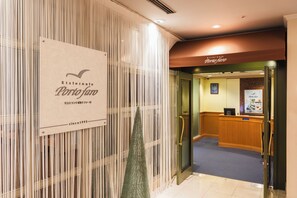 Breakfast, lunch and dinner served - Hotel Sunroute Niigata (Niigata)