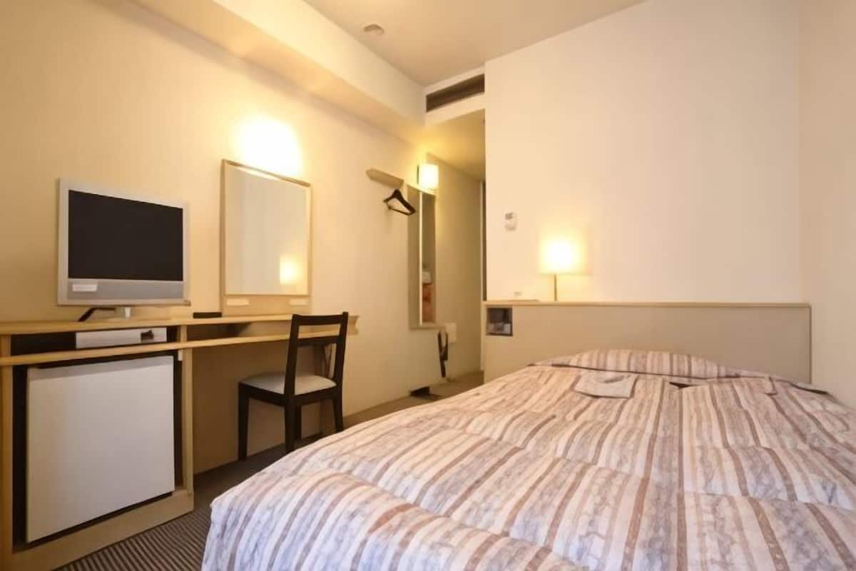 Meja, Wi-fi percuma, cadar katil