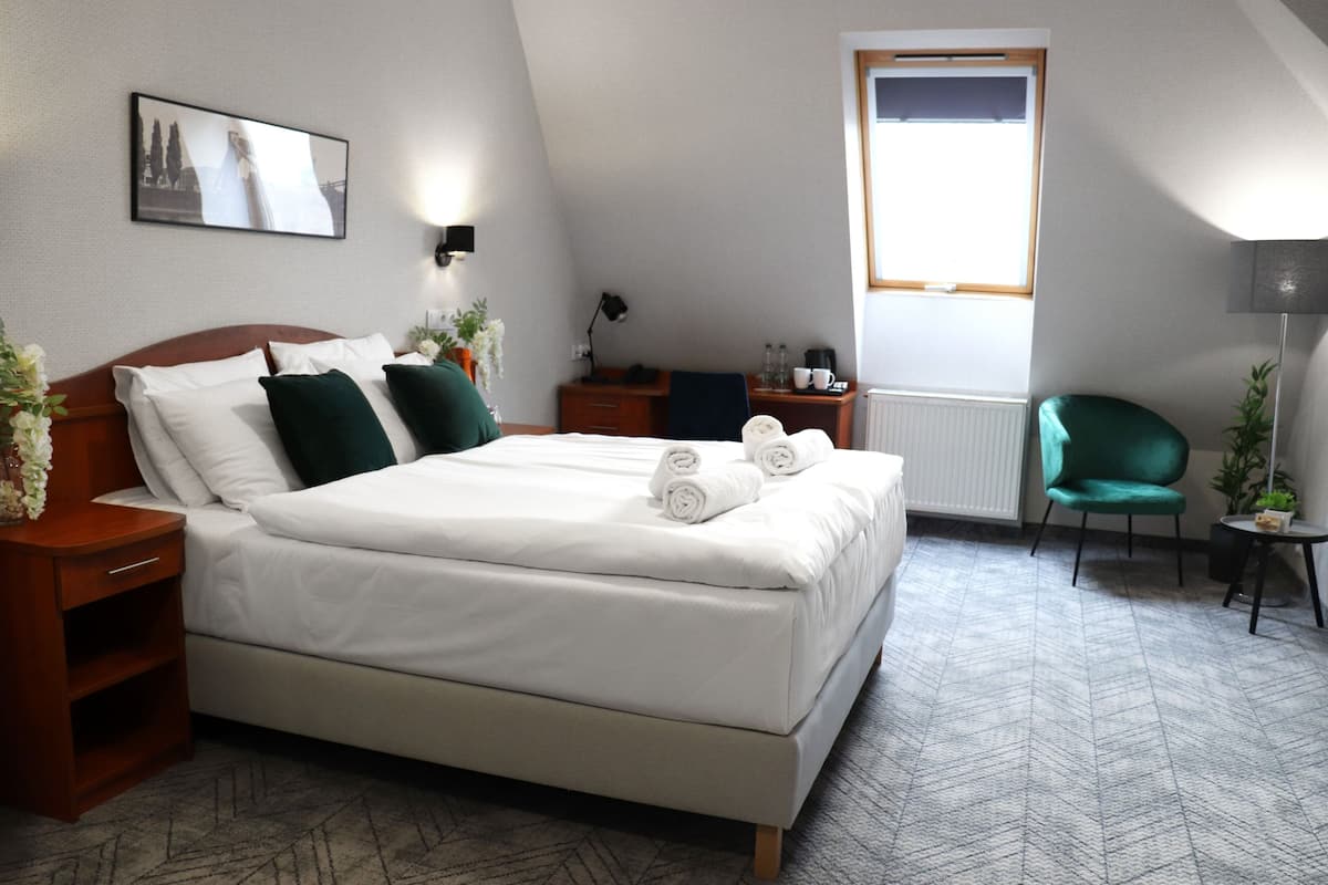 Kamar Double Premium, 1 Tempat Tidur King | Meja kerja, setrika/meja setrika, dan tempat tidur bayi gratis