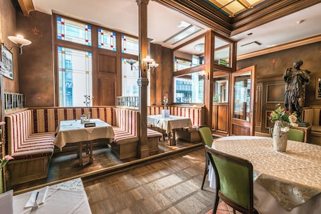 Restaurant. Hotel Polonia