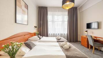 Standard Double Room | Desk, iron/ironing board, free cribs/infant beds, rollaway beds