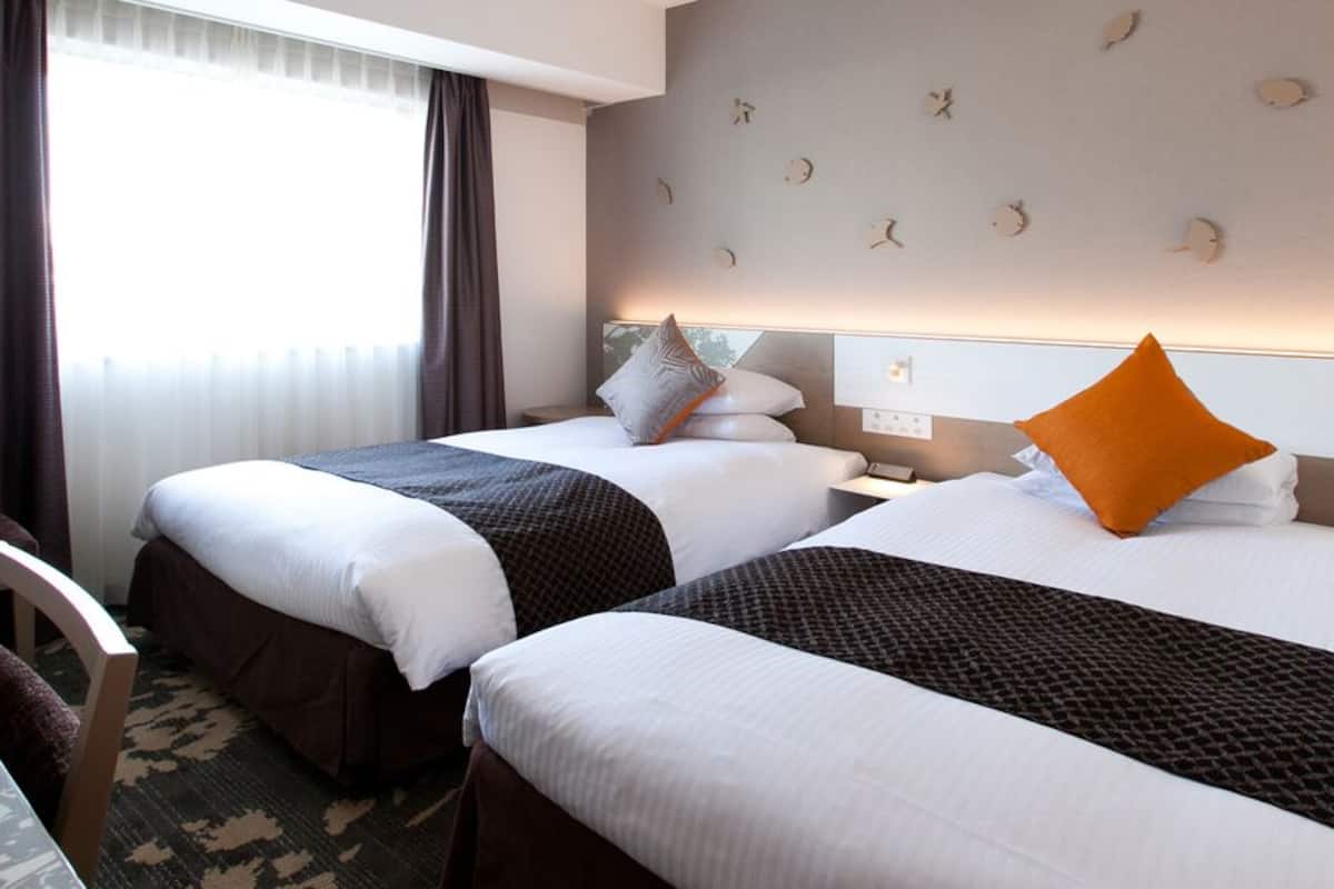 In-room safe, desk, blackout drapes, iron/ironing board (on request)
