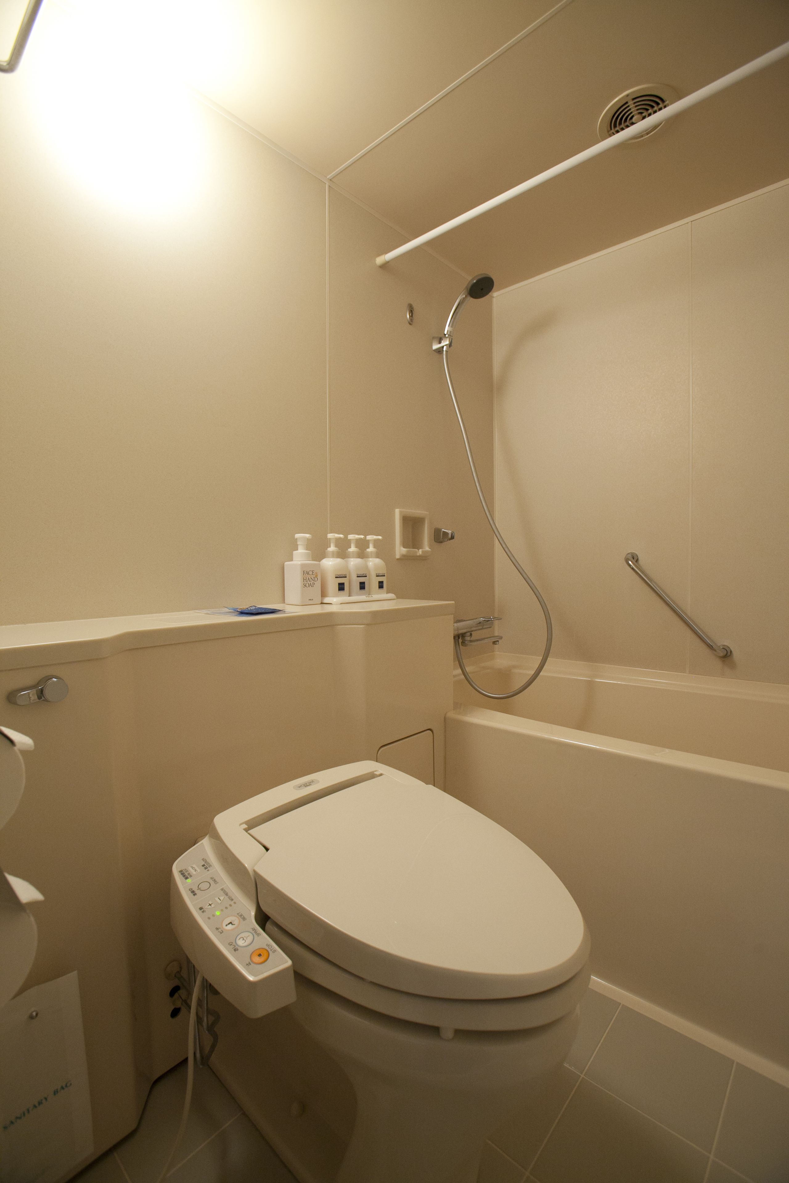 combined shower/bathtub, hair dryer, bathrobes, slippers