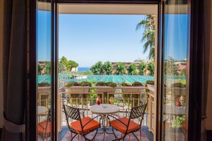 Classic Room, Balcony | Hypo-allergenic bedding, down comforters, minibar, in-room safe