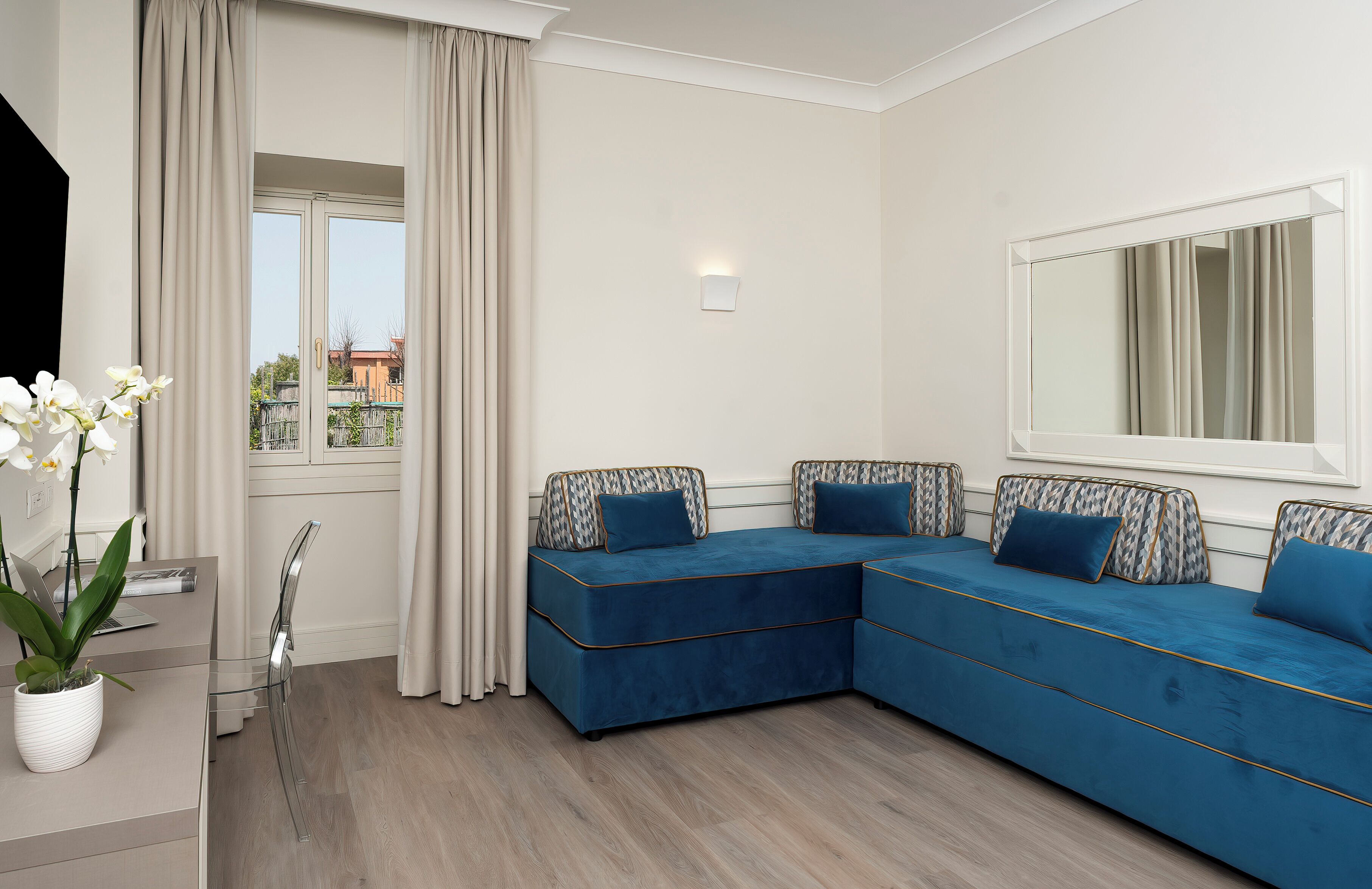 family suite | living area